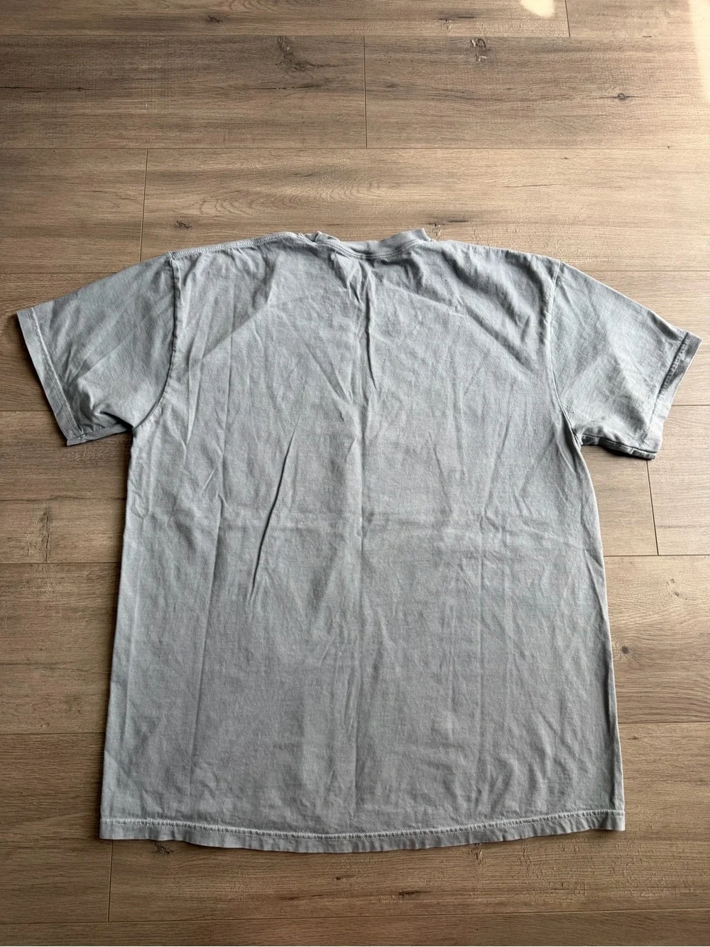 Gray Mickey Mouse Heart Graphic Tee - size XL - Picture 4 of 4